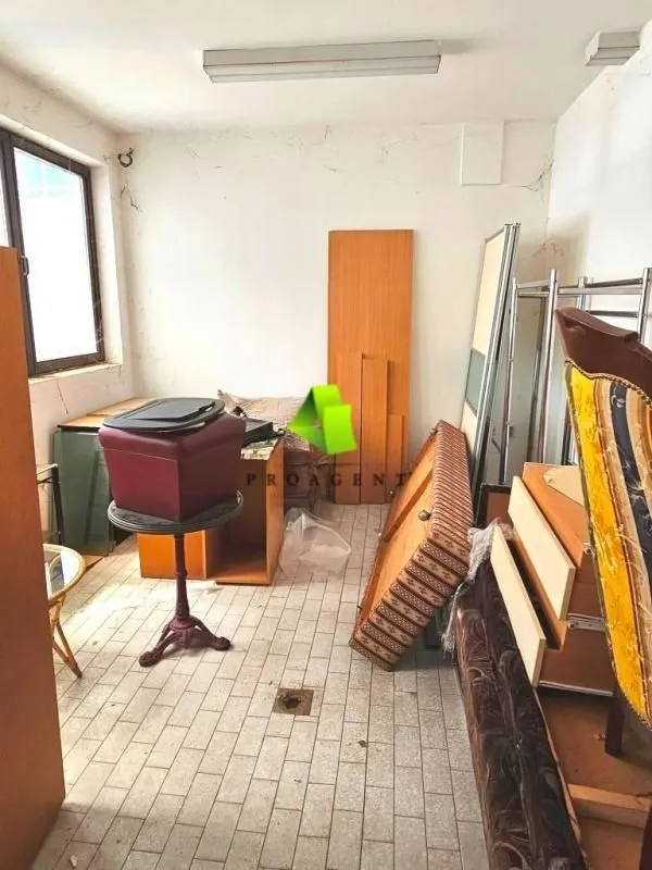 Izdavanje, poslovni prostor, 200m², Apelovac, Niš