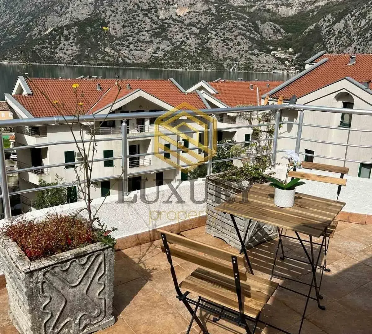 Prodaja, trosoban stan, 130m², Risan, Kotor
