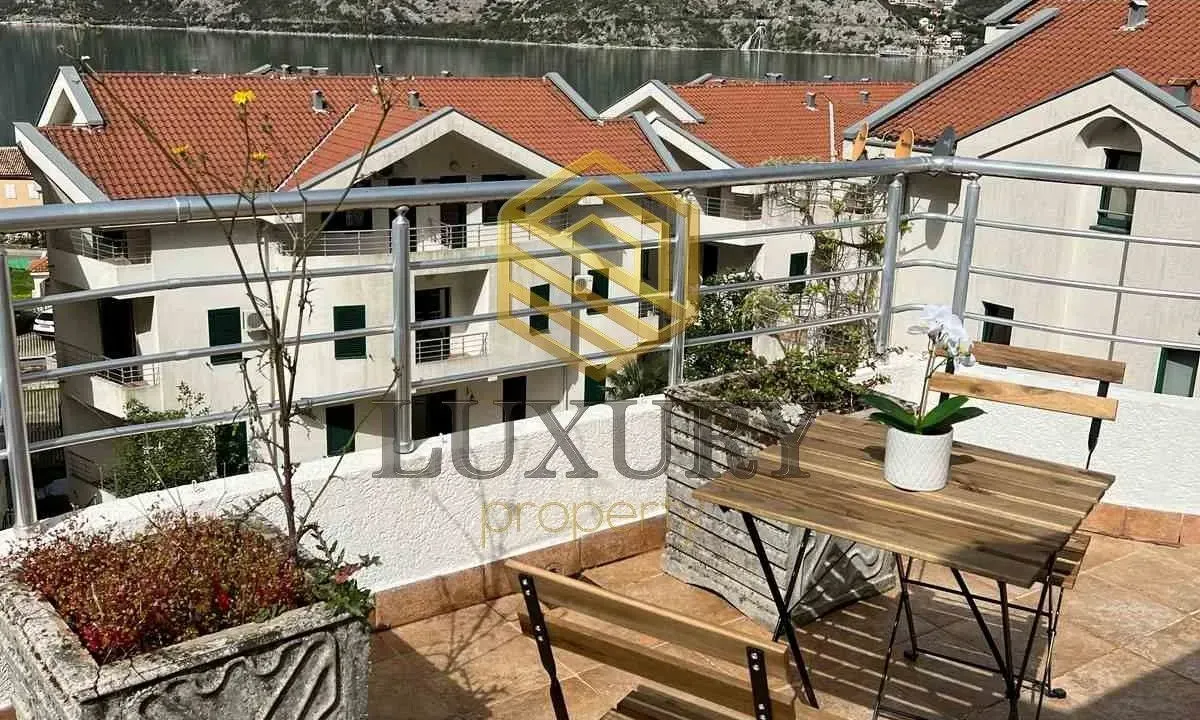 Prodaja, trosoban stan, 130m², Risan, Kotor