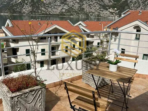 Prodaja, trosoban stan, 130m², Risan, Kotor - image 1
