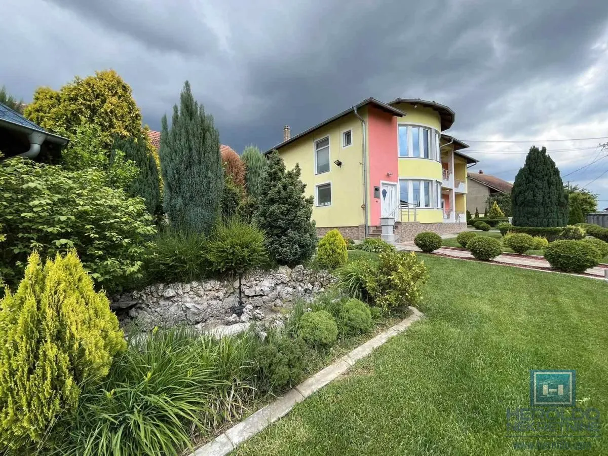 Prodaja, kuća, 302m², Vinorača, Jagodina