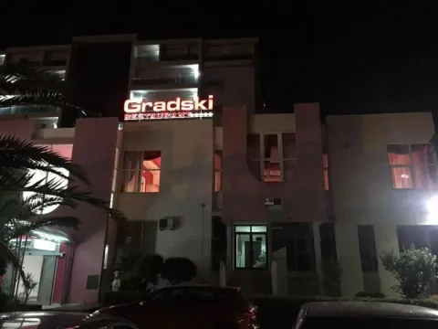 Rent, office space, 500m², Centar, Bar - image 2