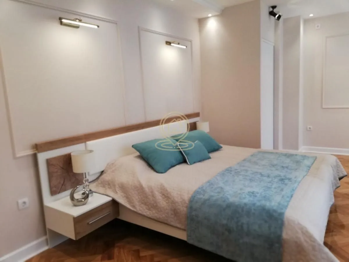 Izdavanje, četvorosoban stan, 130m², Grbavica, Novi Sad Sve Podlokacije