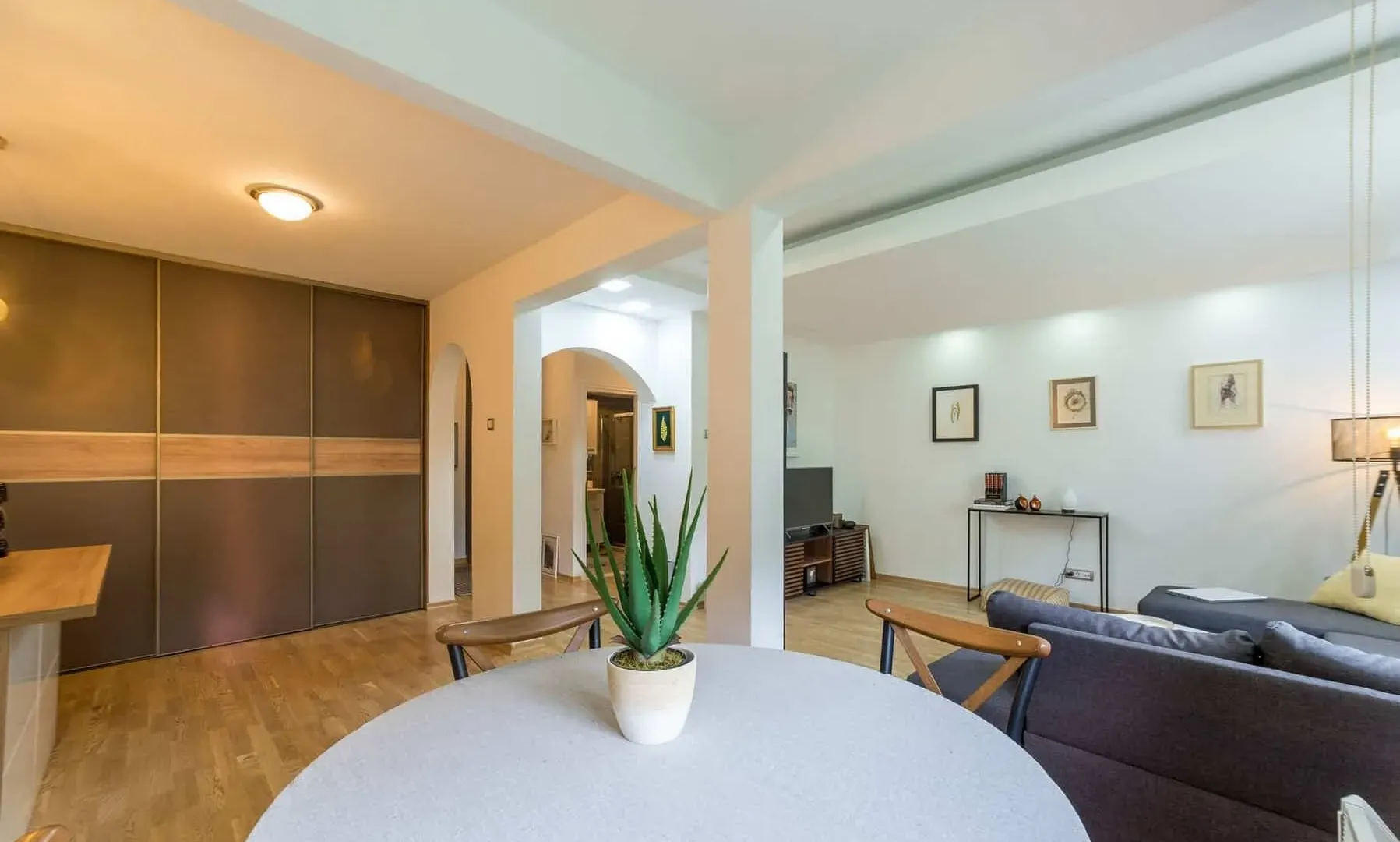 Prodaja, jednosoban stan, 60m², Tivat, Crna Gora