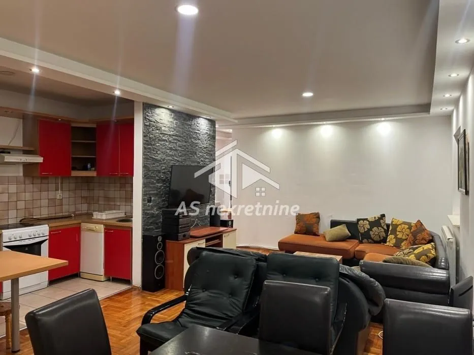 Izdavanje, trosoban stan, 120m², Uciteljsko Naselje, Zvezdara Sve Podlokacije