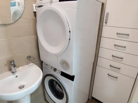 Izdavanje, dvosoban stan, 64m², City Kej, Podgorica - image 8