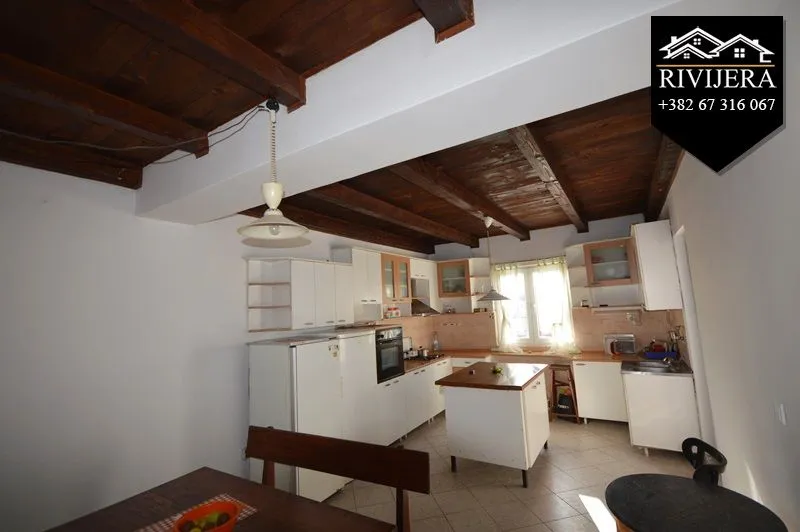 Prodaja, četvorosoban stan, 95m², Centar, Herceg Novi