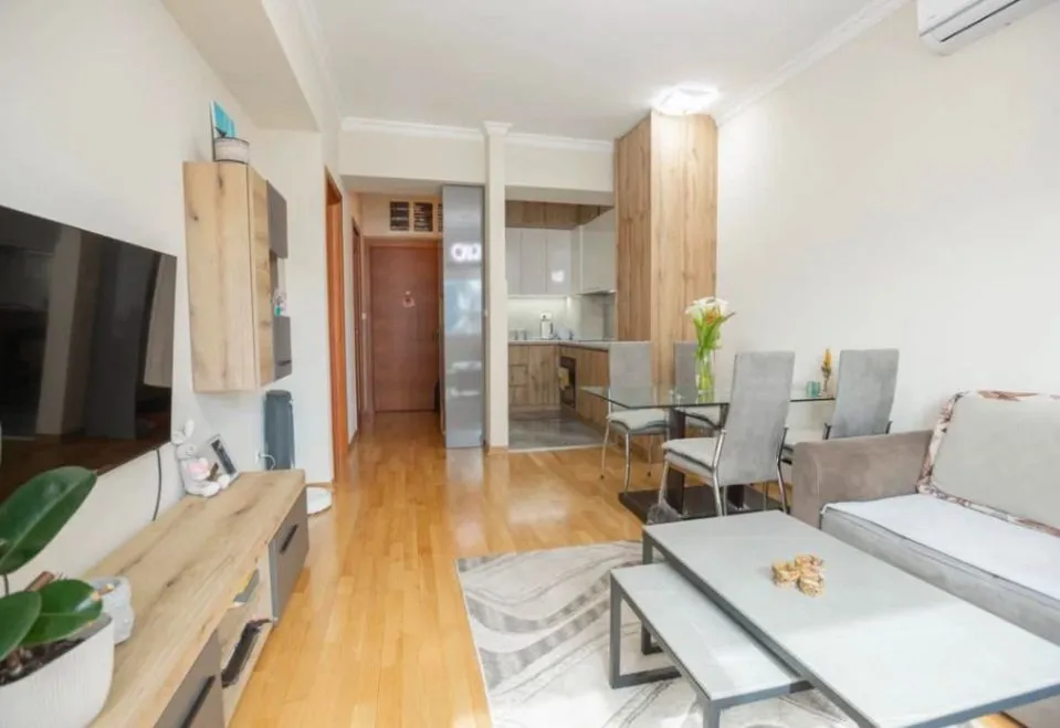 Izdavanje, jednosoban stan, 42m², Centar, Podgorica