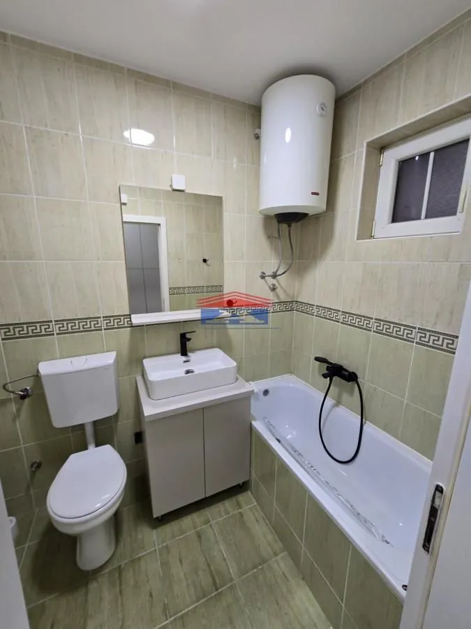 Izdavanje, četvorosoban stan, 69m², Centar, Novi Sad
