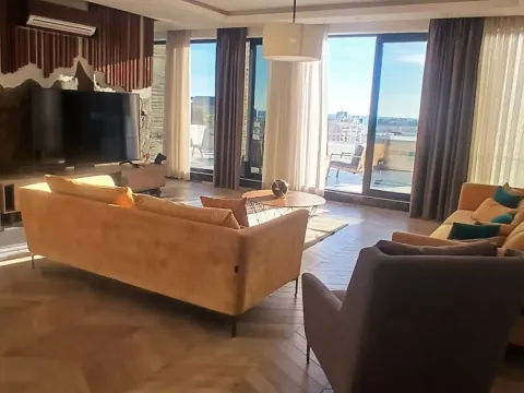 Prodaja, jednosoban stan, 170m², Budva, Crna Gora - image 1