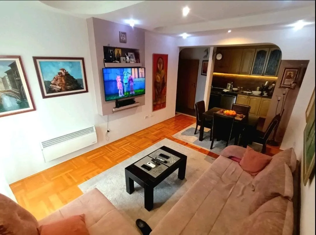 Izdavanje, dvosoban stan, 74m², Pobrežje, Podgorica