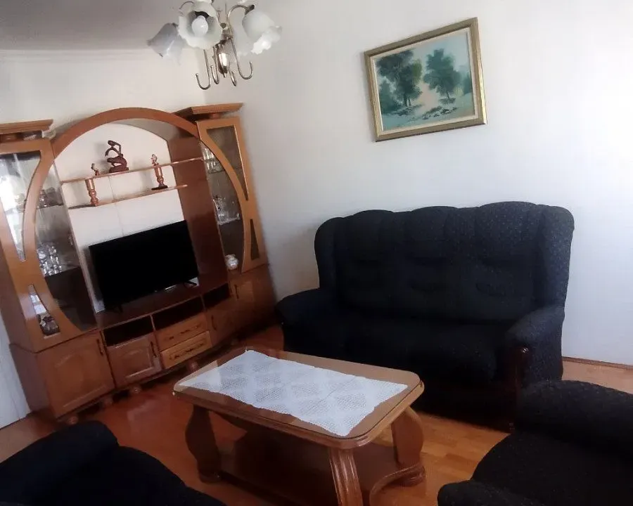 Izdavanje, jednosoban stan, 63m², Centar, Bar