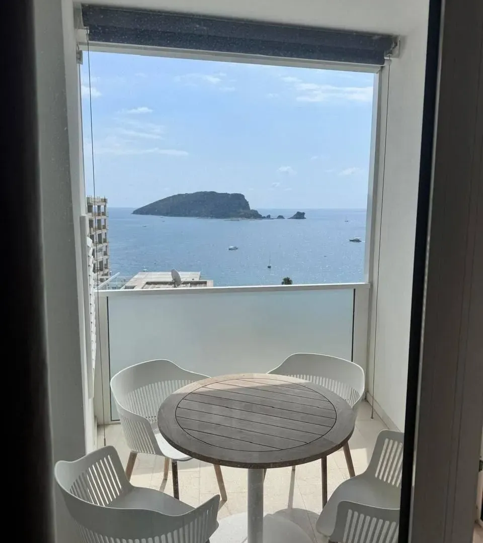Rent, two bedroom apartment, 135m², Tre Canne, Budva