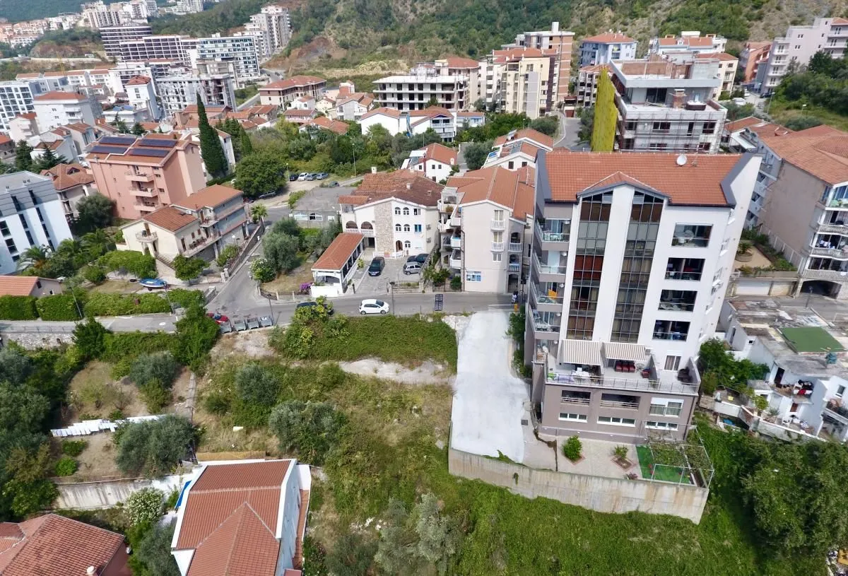 Prodaja, plac, 700m², Bečići, Budva