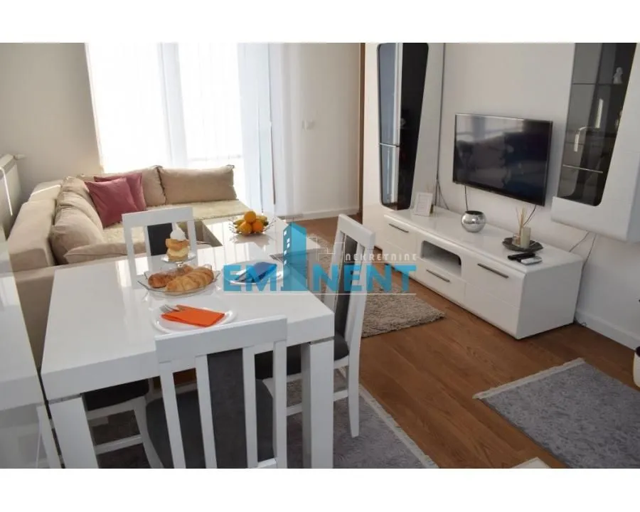 Izdavanje, dvosoban stan, 40m², Lipov Lad, Zvezdara Sve Podlokacije