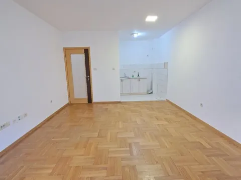 Prodaja, jednosoban stan, 50m², Pobrežje, Podgorica - image 1