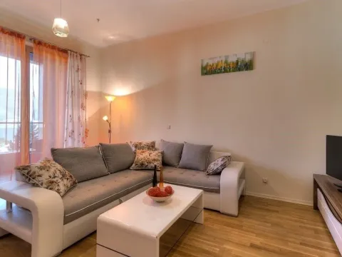 Prodaja, dvosoban stan, 83m², Budva, Crna Gora - image 1