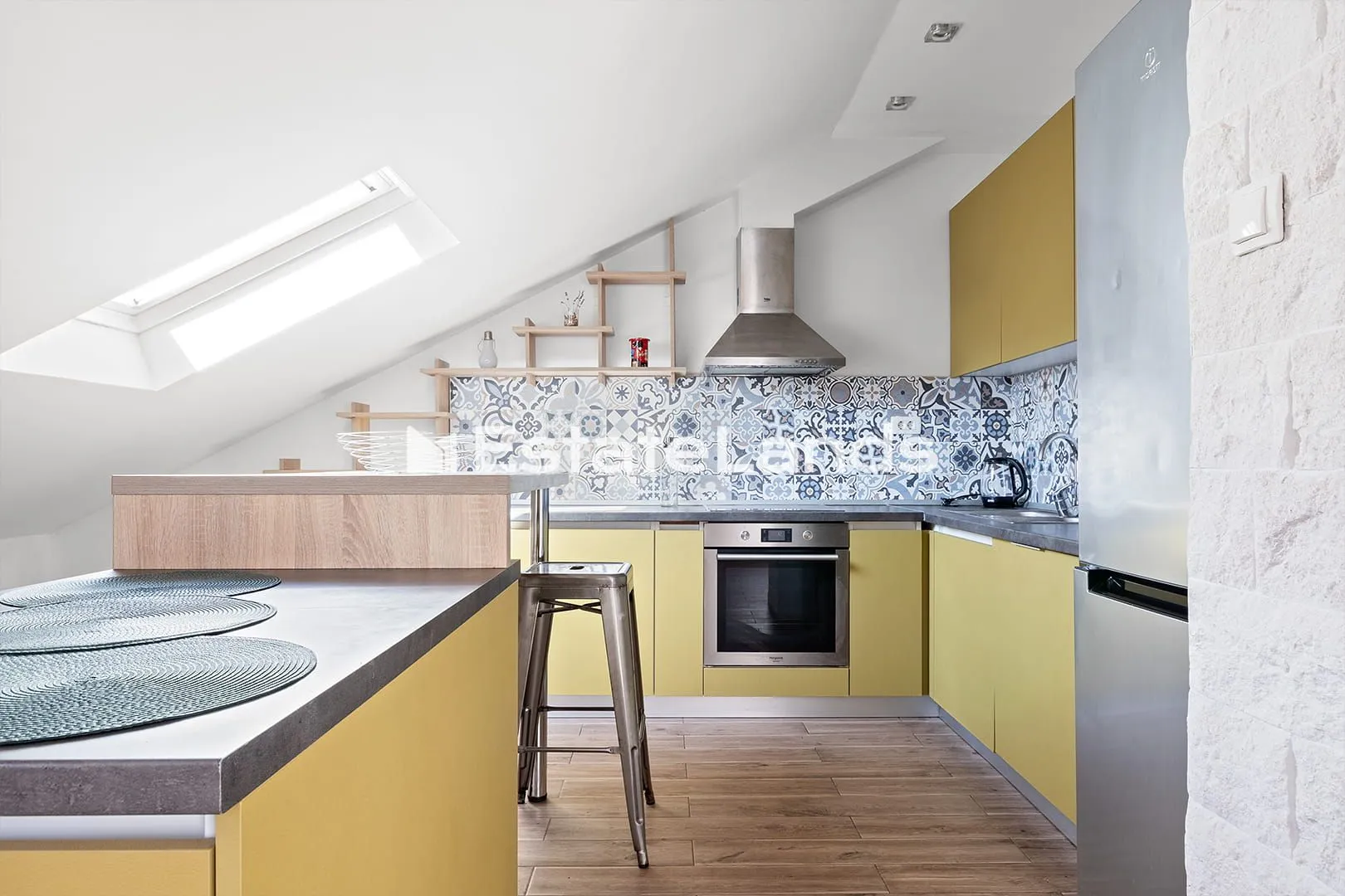 Izdavanje, dvosoban stan, 85m², Seljanovo, Tivat