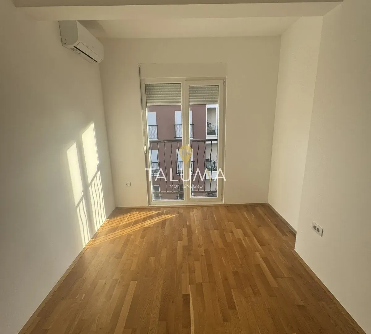 Izdavanje, dvosoban stan, 62m², Stari Aerodrom, Podgorica
