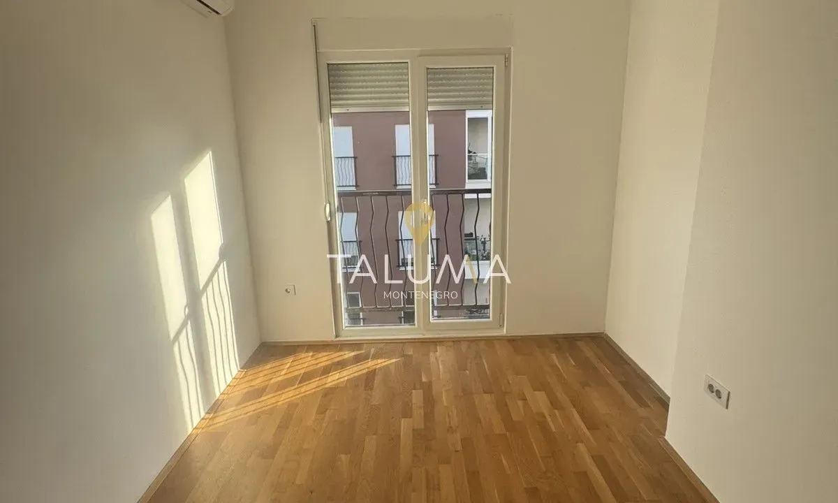 Izdavanje, dvosoban stan, 62m², Stari Aerodrom, Podgorica