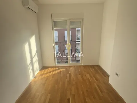 Izdavanje, dvosoban stan, 62m², Stari Aerodrom, Podgorica - image 1