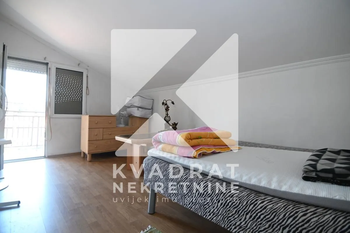 Sale, house, 300m², Zlatica, Podgorica