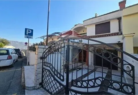 Izdavanje, kuća, 280m², Gorica C, Podgorica - image 18