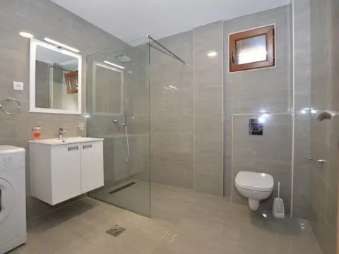 Prodaja, stan, 69m², Tivat, Crna Gora - image 9