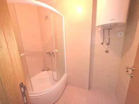 Prodaja, petosoban stan, 120m², Preko Morače, Podgorica - image 9