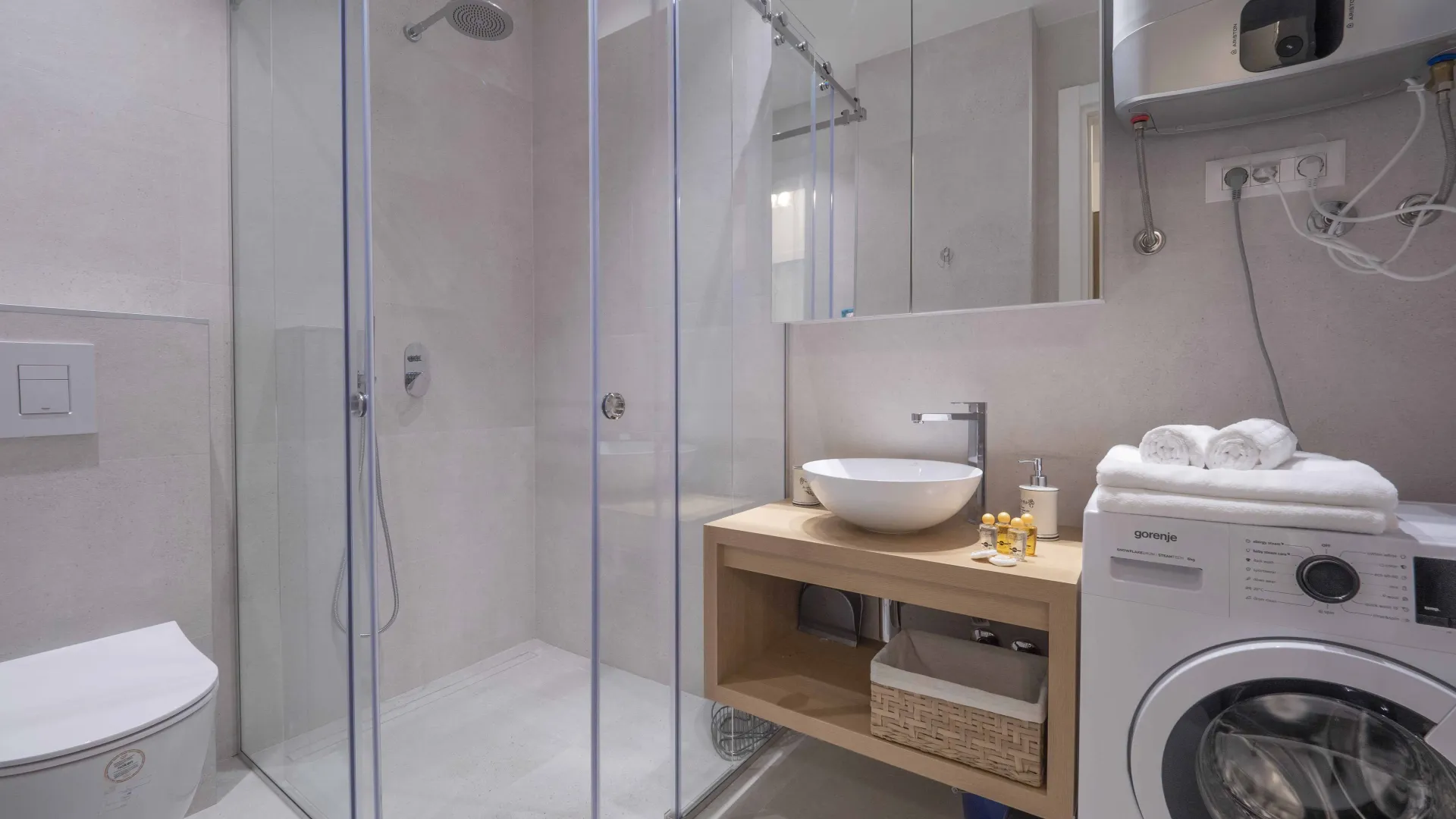 Izdavanje, dvosoban stan, 80m², Gospoština, Budva