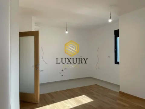 Izdavanje, poslovni prostor, 47m², City Kvart, Podgorica - image 8