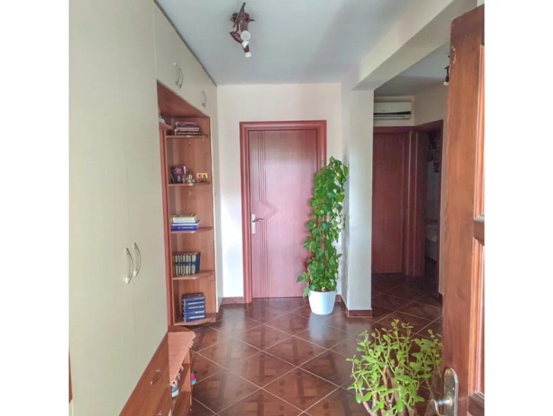Sale, house, 210m², Gorica C, Podgorica