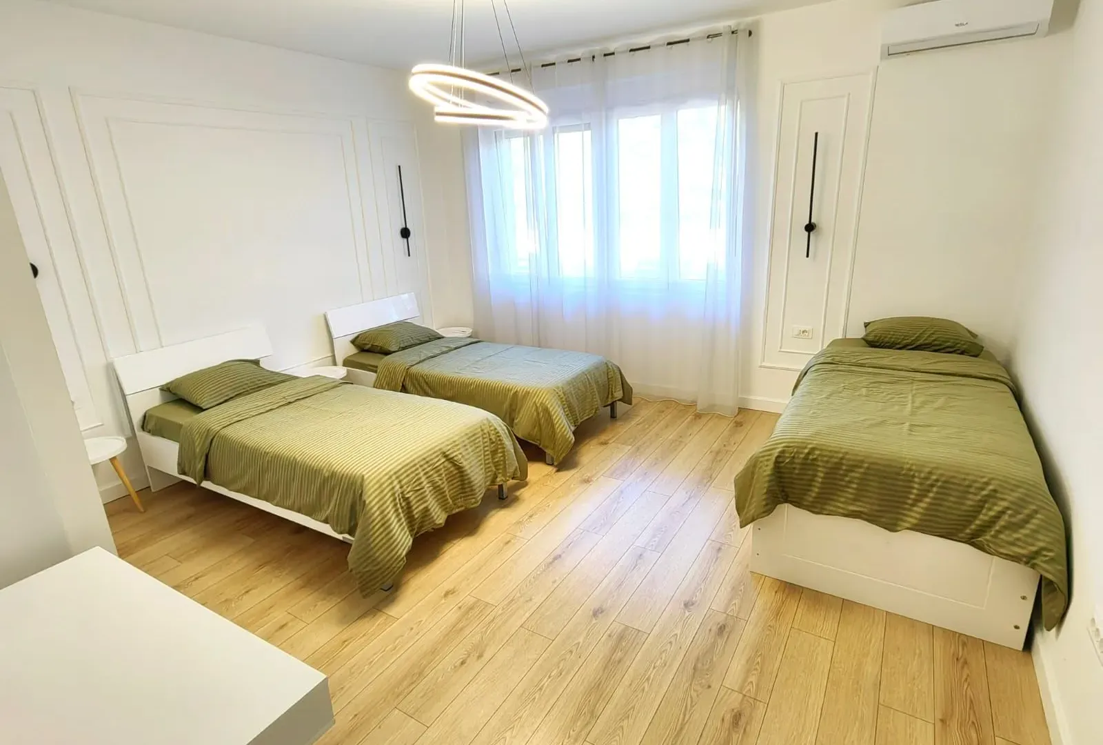 Izdavanje, dvosoban stan, 80m², Podgorica, Crna Gora