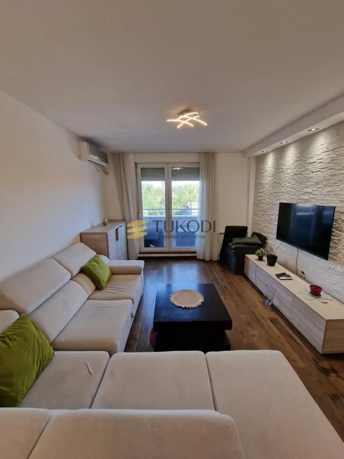 Prodaja, trosoban stan, 86m², Adamovićevo Naselje, Novi Sad Sve Podlokacije