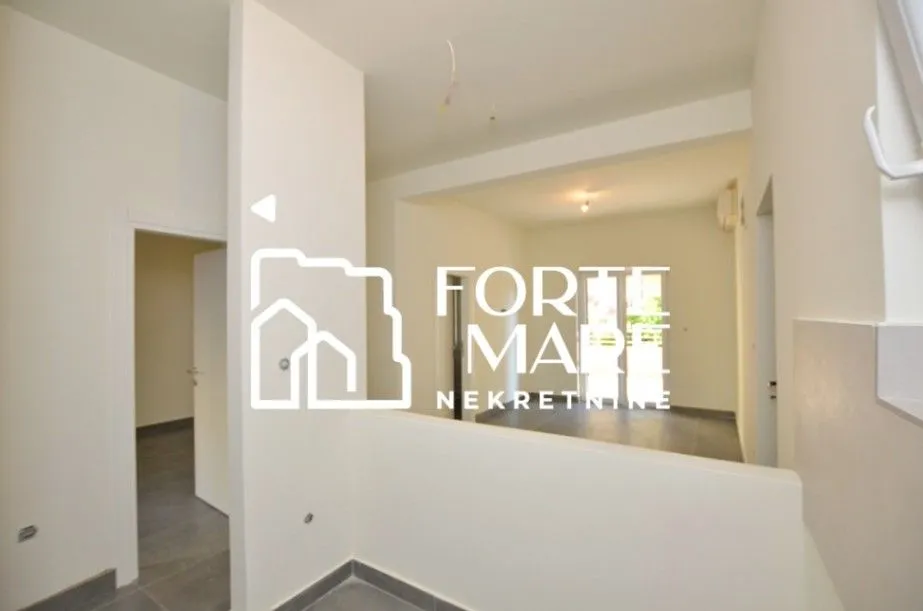Prodaja, dvosoban stan, 74m², Đenovići, Herceg Novi