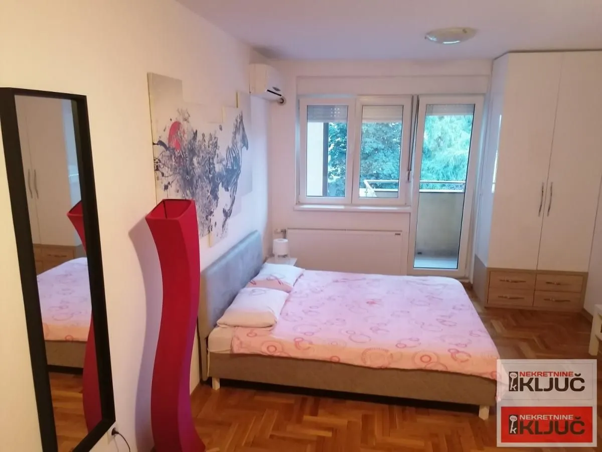 Izdavanje, garsonjera, 27m², Centar, Novi Sad