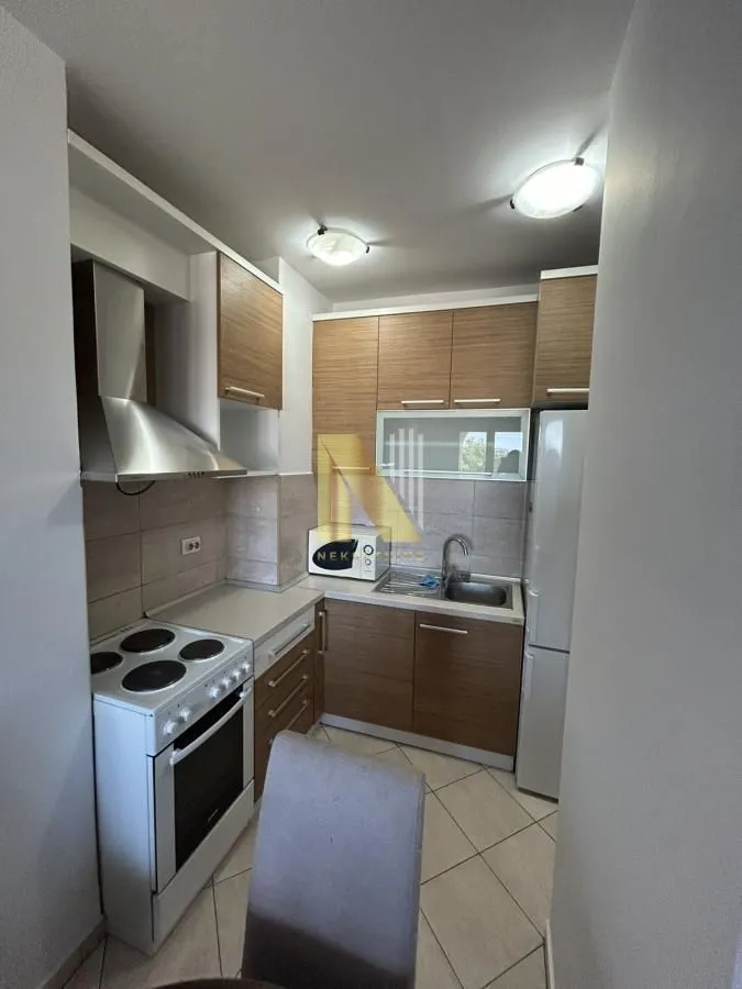 Izdavanje, dvosoban stan, 47m², Sajmište, Novi Sad
