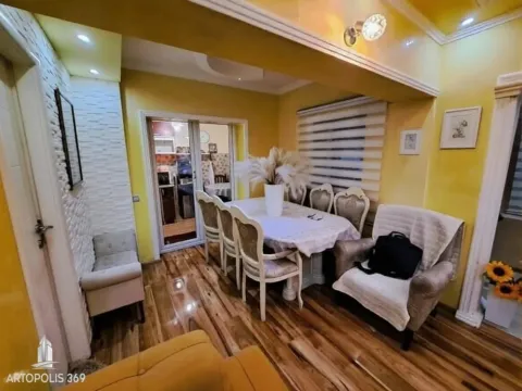 Prodaja, kuća, 120m², Zemun Centar, Zemun Sve Podlokacije - image 2