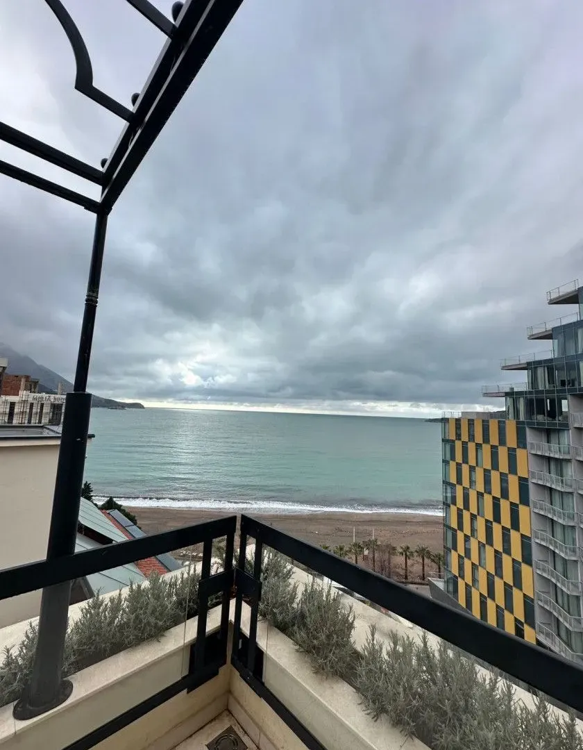 Prodaja, trosoban stan, 113m², Bečići, Budva