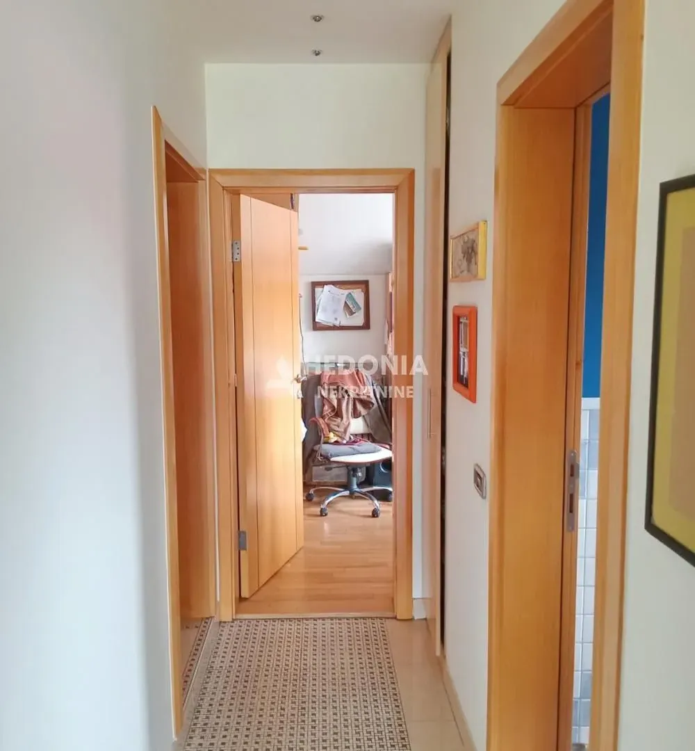 Sale, apartment, 217m², Banjica, Voždovac Sve Podlokacije