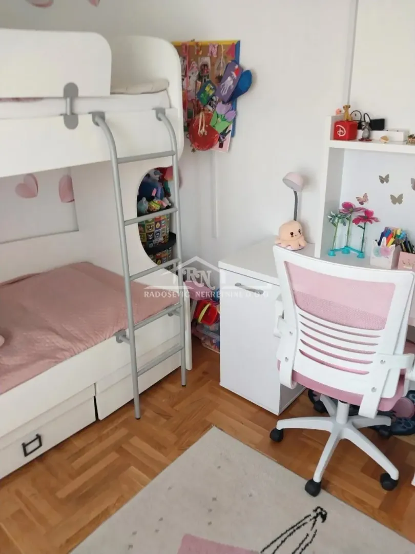 Children's bedroom with a bunk bed and a desk.