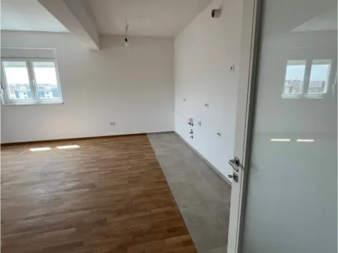 Prodaja, trosoban stan, 106m², Stari Aerodrom, Podgorica - image 5