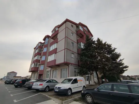 Prodaja, dvosoban stan, 70m², Stari Aerodrom, Podgorica - image 1