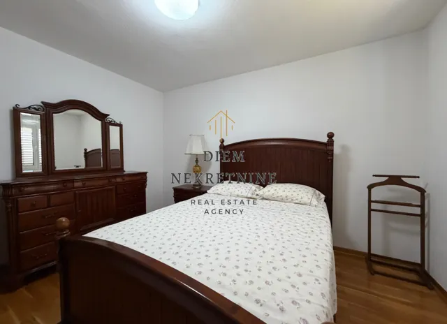 Rent, house, 350m², Zlatica, Podgorica