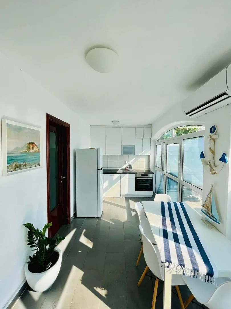 Kitchen with dining area and access to the terrace.