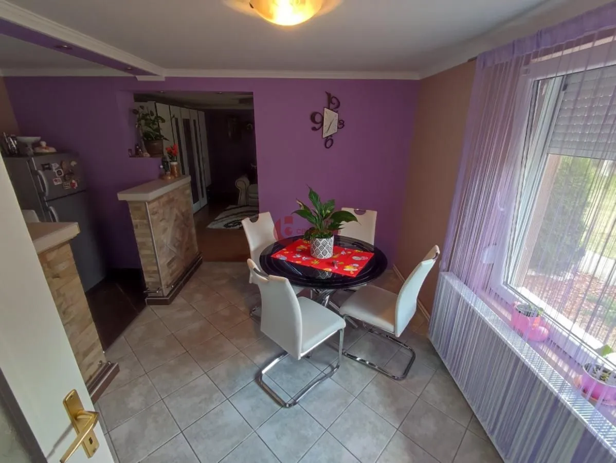 Prodaja, kuća, 313m², Peščara, Subotica