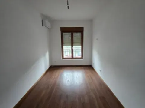 Izdavanje, trosoban stan, 96m², Master Kvart, Podgorica - image 7