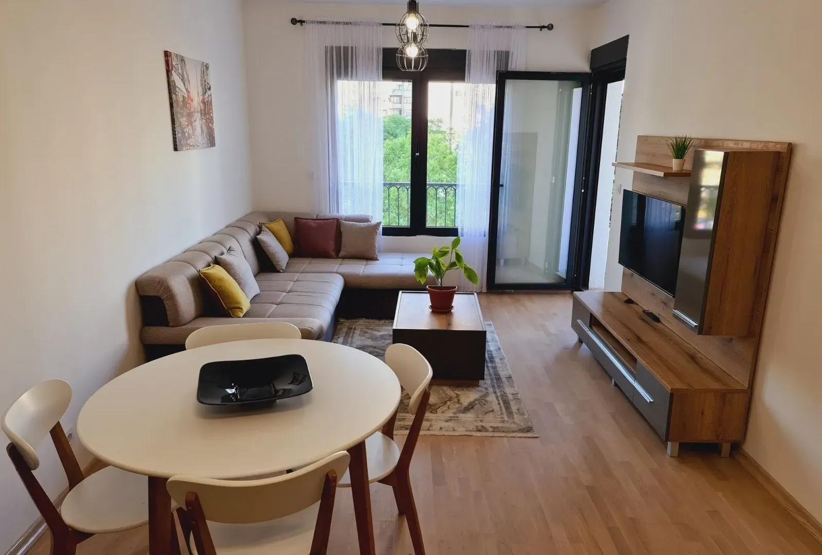 Izdavanje, jednosoban stan, 45m², Pobrežje, Podgorica