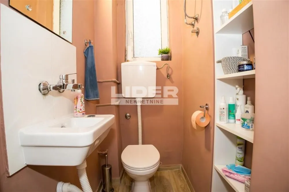 Sale, four bedroom apartment, 77m², Skadarlija, Beograd