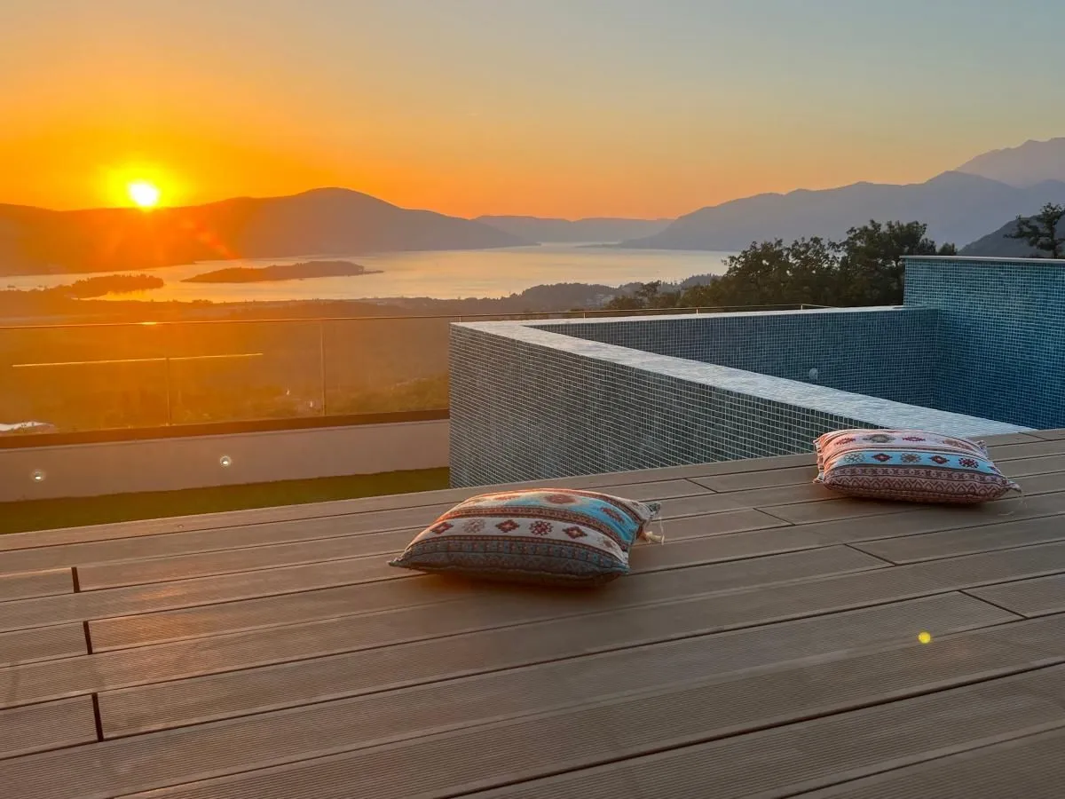 Prodaja, kuća, 317m², Kavač, Kotor